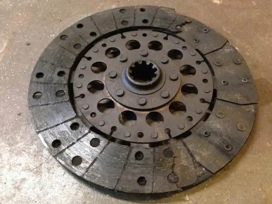 Jak wygląda zużyte sprzęgło i jakie objawy mogą Cię zaskoczyć