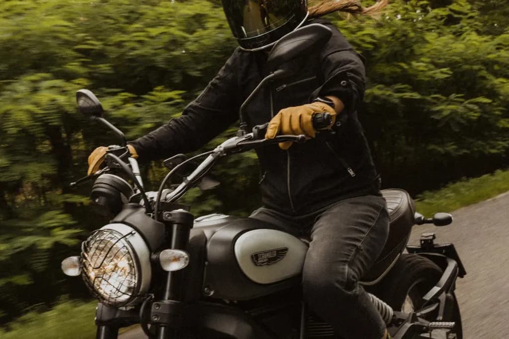 Naucz się jak szybko i łatwo zmieniać biegi w motorowerze - krok po kroku