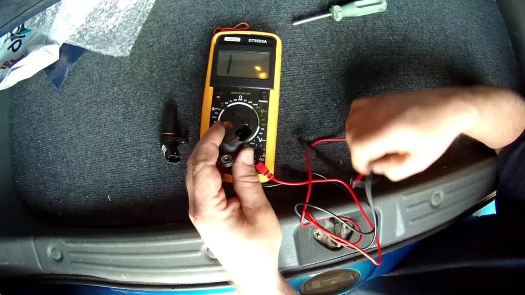 Czujnik położenia wału korbowego: Jak go prawidłowo sprawdzić?