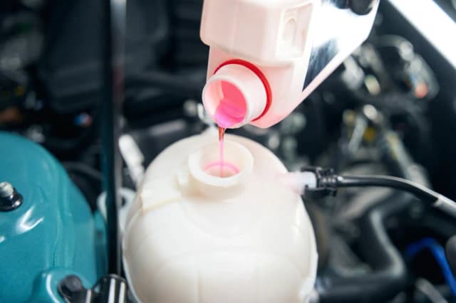 Jaki płyn do chłodnic wybrać, aby uniknąć kosztownych napraw?