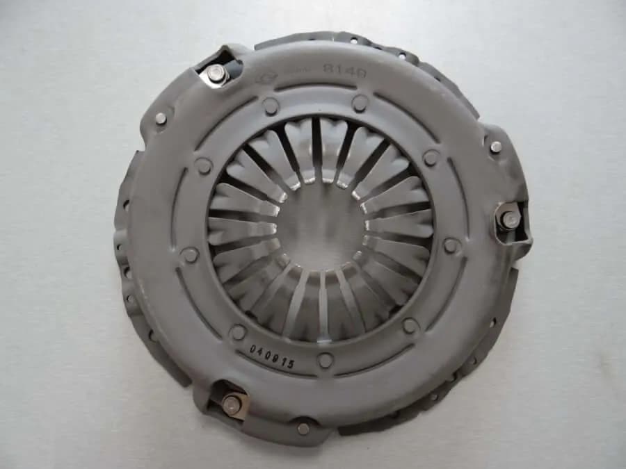 Ile wytrzymuje sprzęgło i co wpływa na jego żywotność w samochodzie