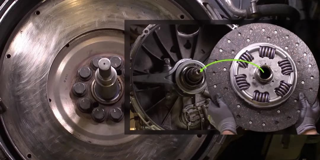 Montaż tarczy sprzęgła którą stroną? Kluczowe wskazówki dla każdego kierowcy