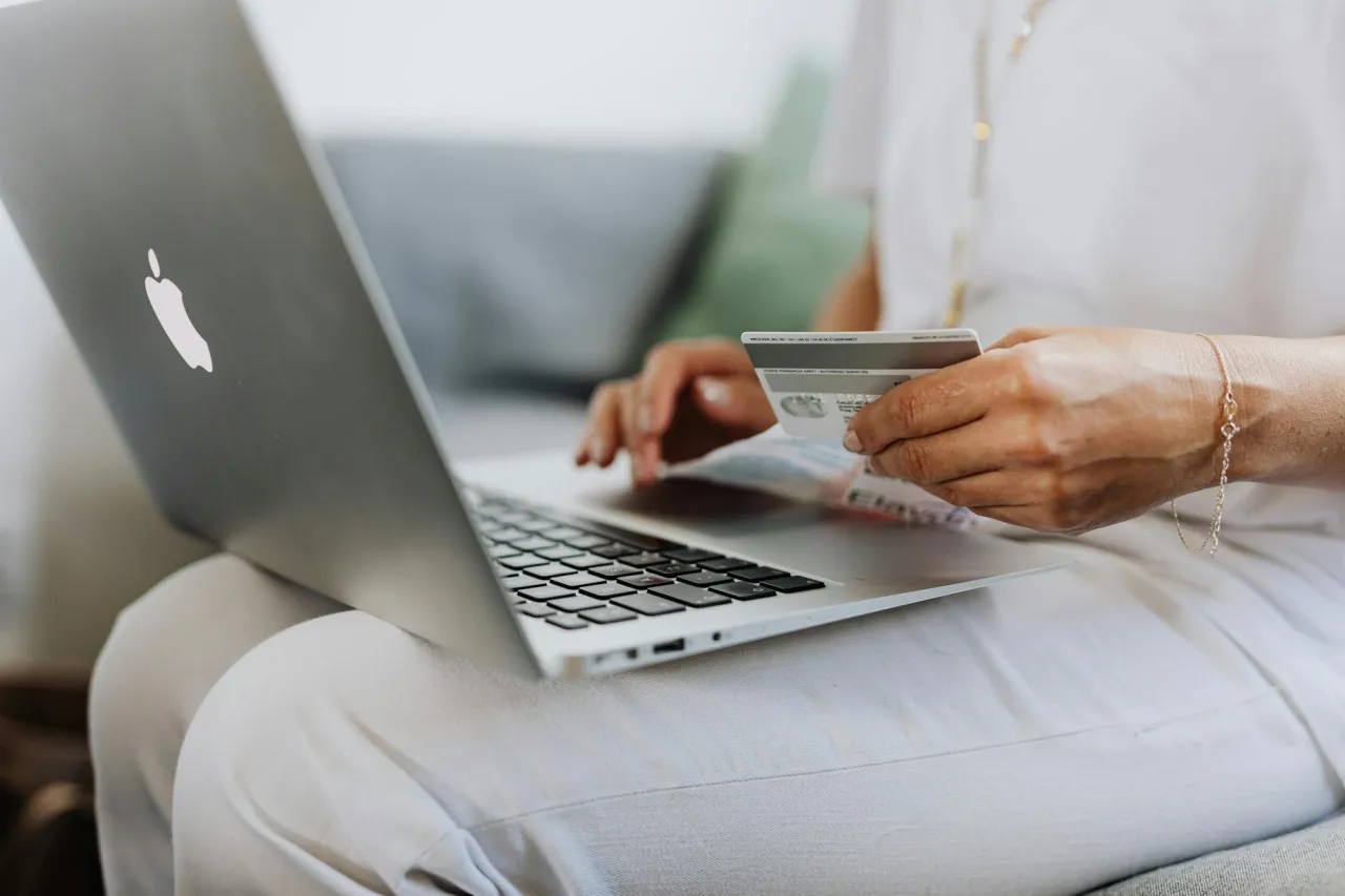 Wybór Platformy E-commerce: WordPress, Shopify czy Inna?