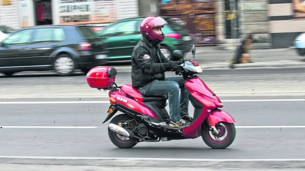 Czy karta rowerowa uprawnia do jazdy motorowerem: Poznaj fakty i wymogi