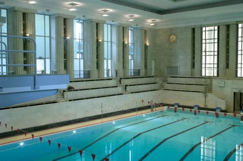 Basen w Pałacu Kultury - Kompleksowe centrum rekreacji mayońskiej