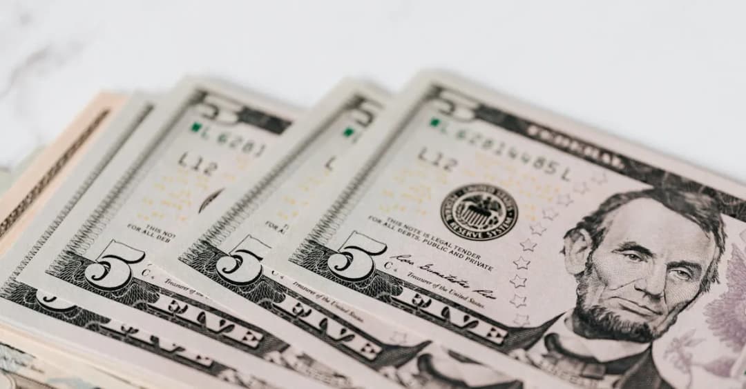 Gdzie znaleźć tanie oferty używanych podręczników do liceum?